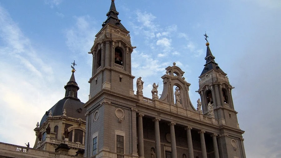 Fachada de la Catedral de La Almudena