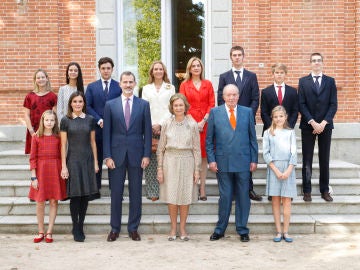 Foto de familia por el 80 aniversario de la Reina Doña Sofía Foto de familia por el 80 aniversario de la Reina Doña Sofía