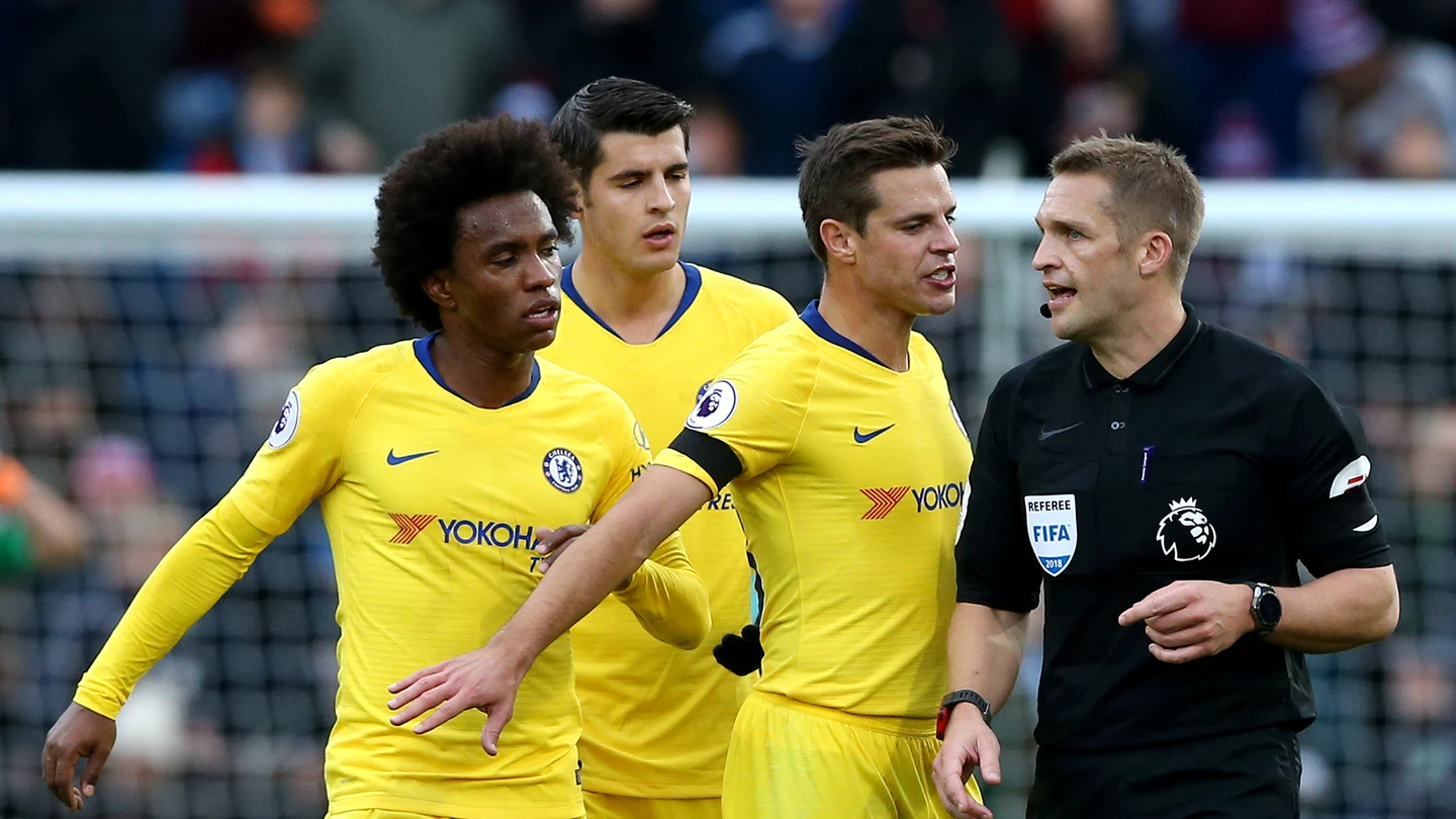 El árbitro Craig Pawson, durante el Burnley vs Chelsea El árbitro Craig Pawson, durante el Burnley vs Chelsea