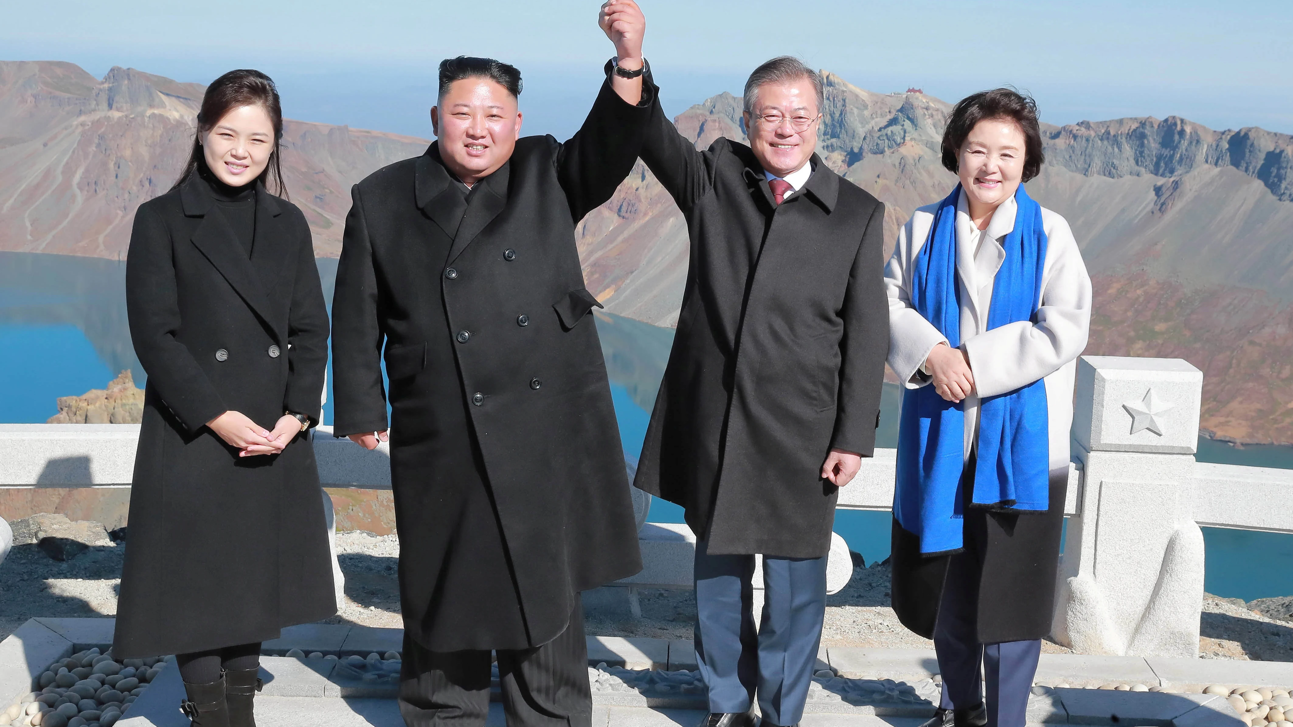 Los líderes de Corea del Norte y Corea del Sur, Kim Jong Un y Moon Jae-in, junto a sus esposas