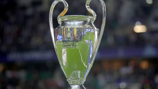 El actual trofeo de la Champions League El actual trofeo de la Champions League