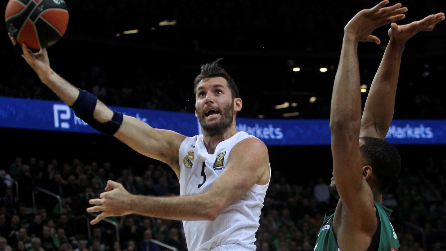 Rudy penetra a canasta ante el Zalgiris