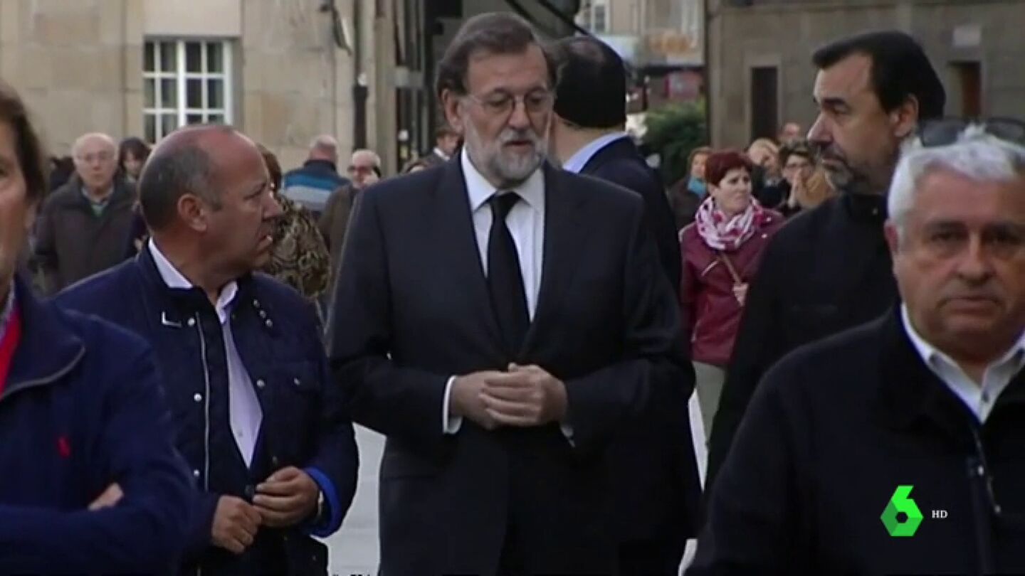 Rajoy es acompa&ntilde;ado por sus compa&ntilde;eros de partido en el funeral de su padre