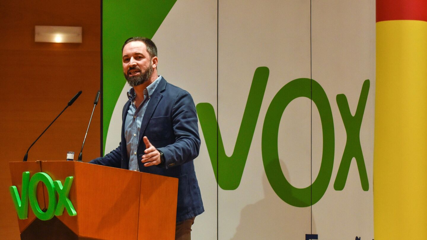 El presidente de Vox, Santiago Abascal, interviene durante un acto pol&iacute;tico celebrado en Bilbao