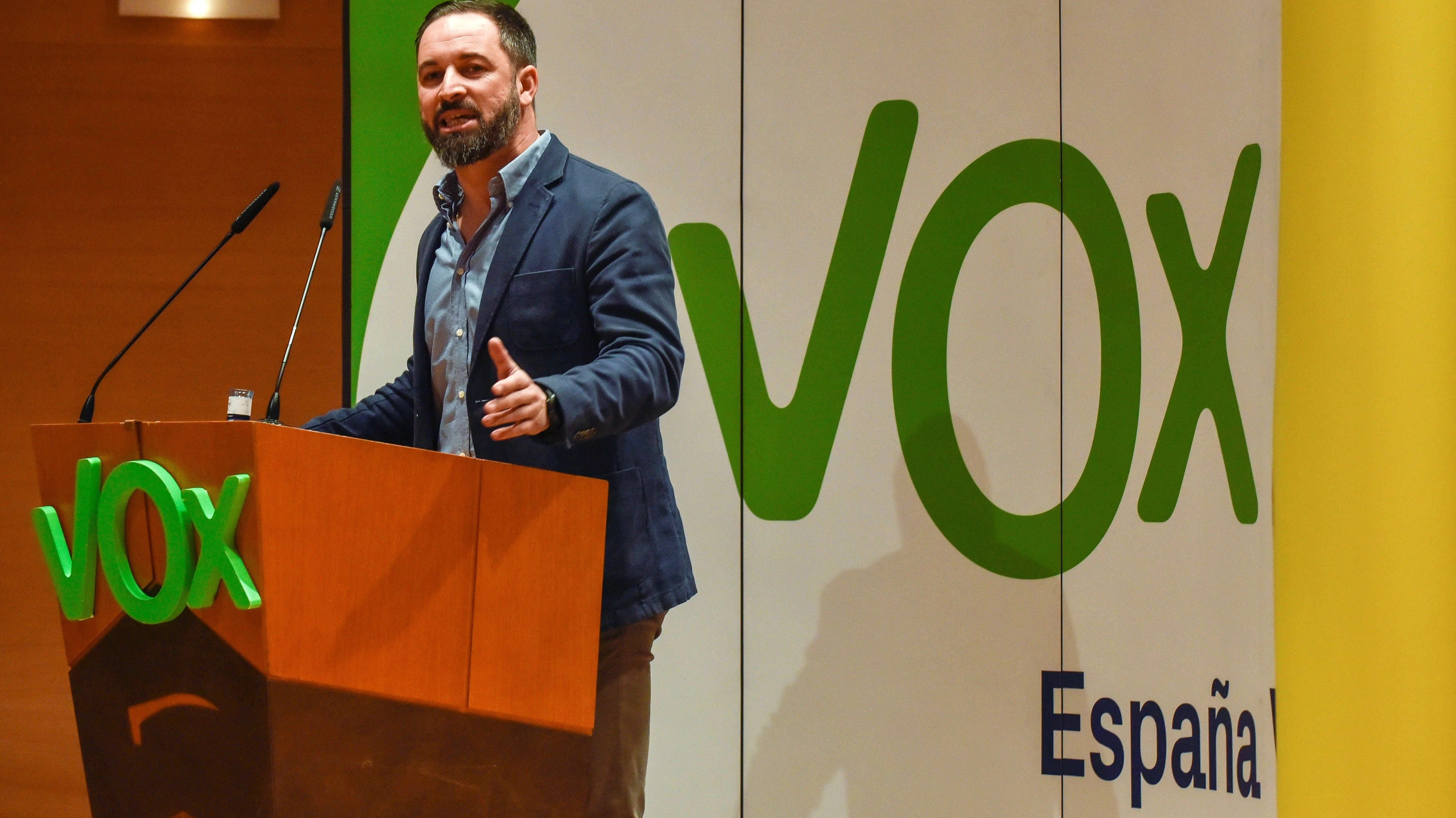 El presidente de Vox, Santiago Abascal, interviene durante un acto político celebrado en Bilbao