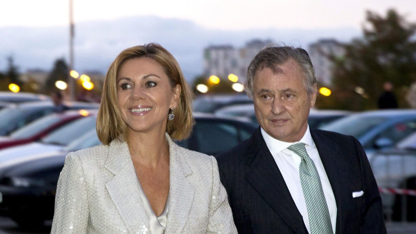 La secretaria General del PP, Mar&iacute;a Dolores de Cospedal, y su esposo, Ignacio L&oacute;pez