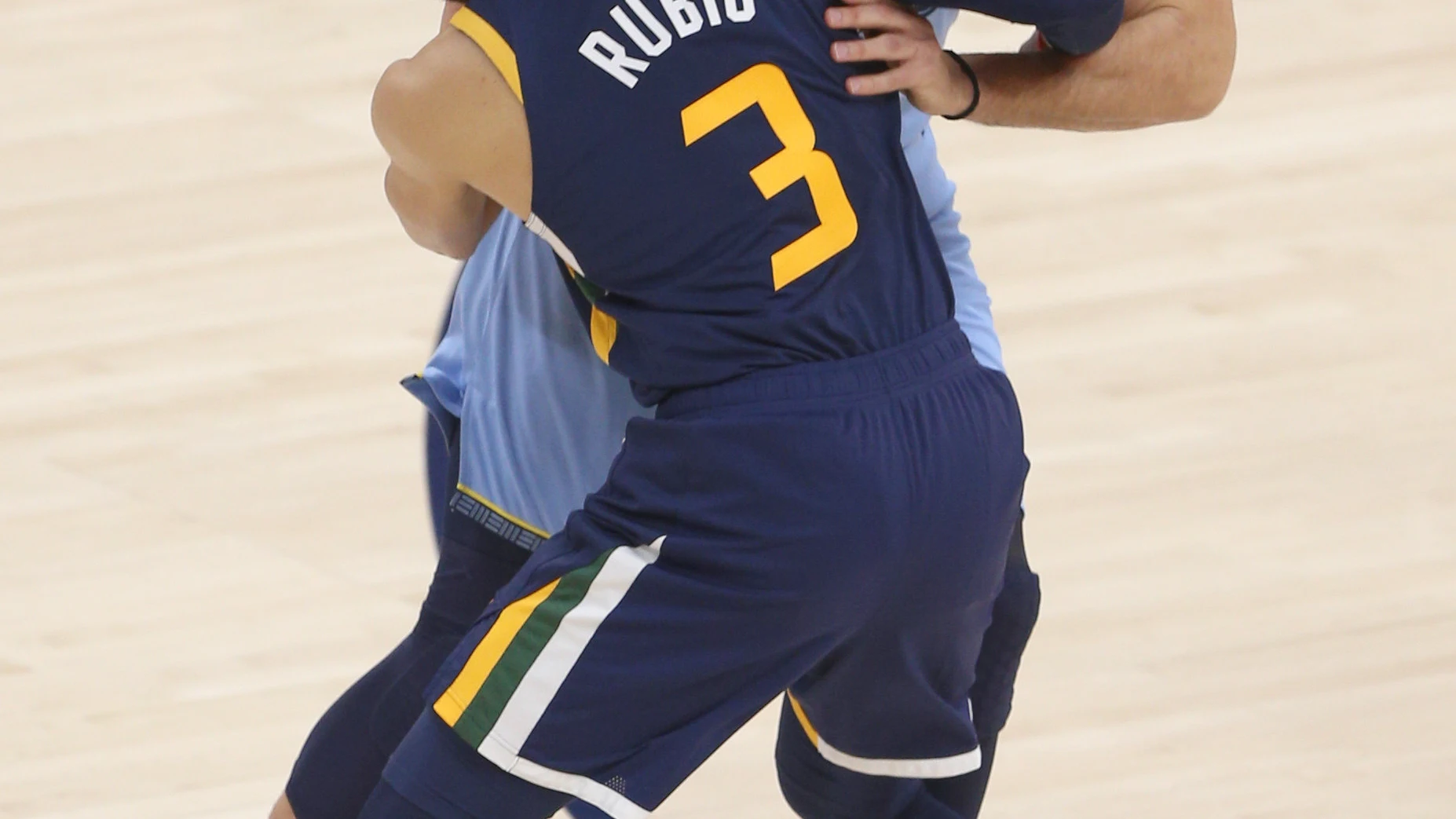 Marc Gasol choca con Ricky Rubio