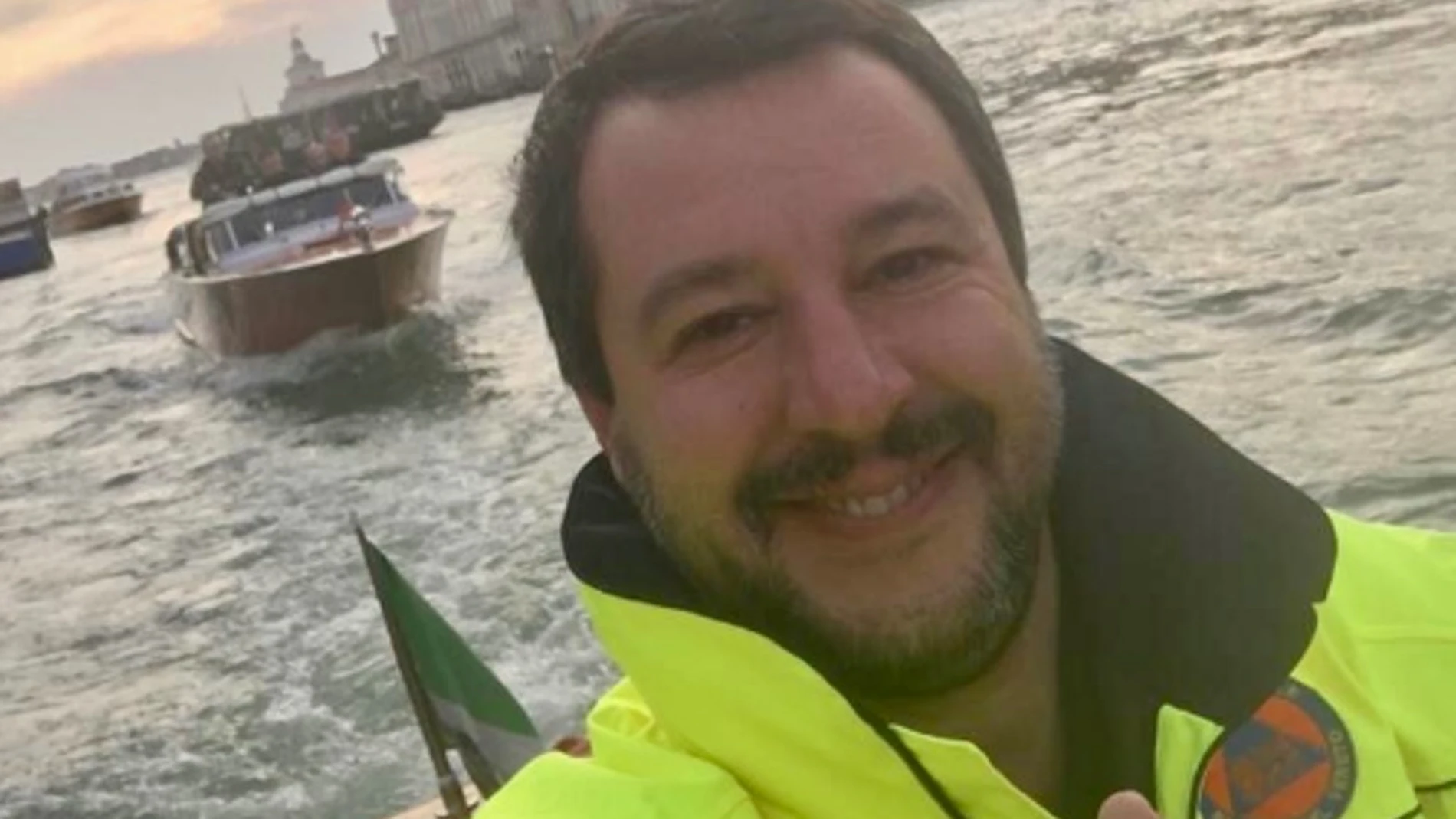 Imagen publicada por Salvini en su cuenta de Twitter