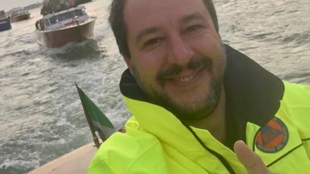 Imagen publicada por Salvini en su cuenta de Twitter