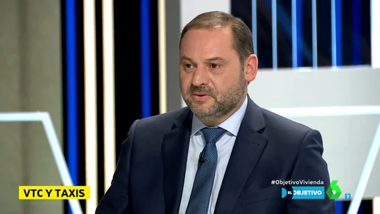 José Luis Ábalos: "No entiendo por qué el taxi puede regularse en comunidades y ayuntamientos y la VTC no" José Luis Ábalos: "No entiendo por qué el taxi puede regularse en comunidades y ayuntamientos y la VTC no"