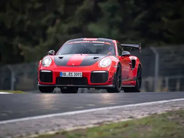 Porsche 911 GT2 RS MR Porsche 911 GT2 RS MR