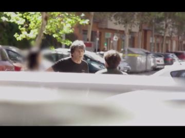 El médico líder de un grupo chamanista sectario, Ángel Lara, esquiva las preguntas de Jordi Évole El médico líder de un grupo chamanista sectario, Ángel Lara, esquiva las preguntas de Jordi Évole