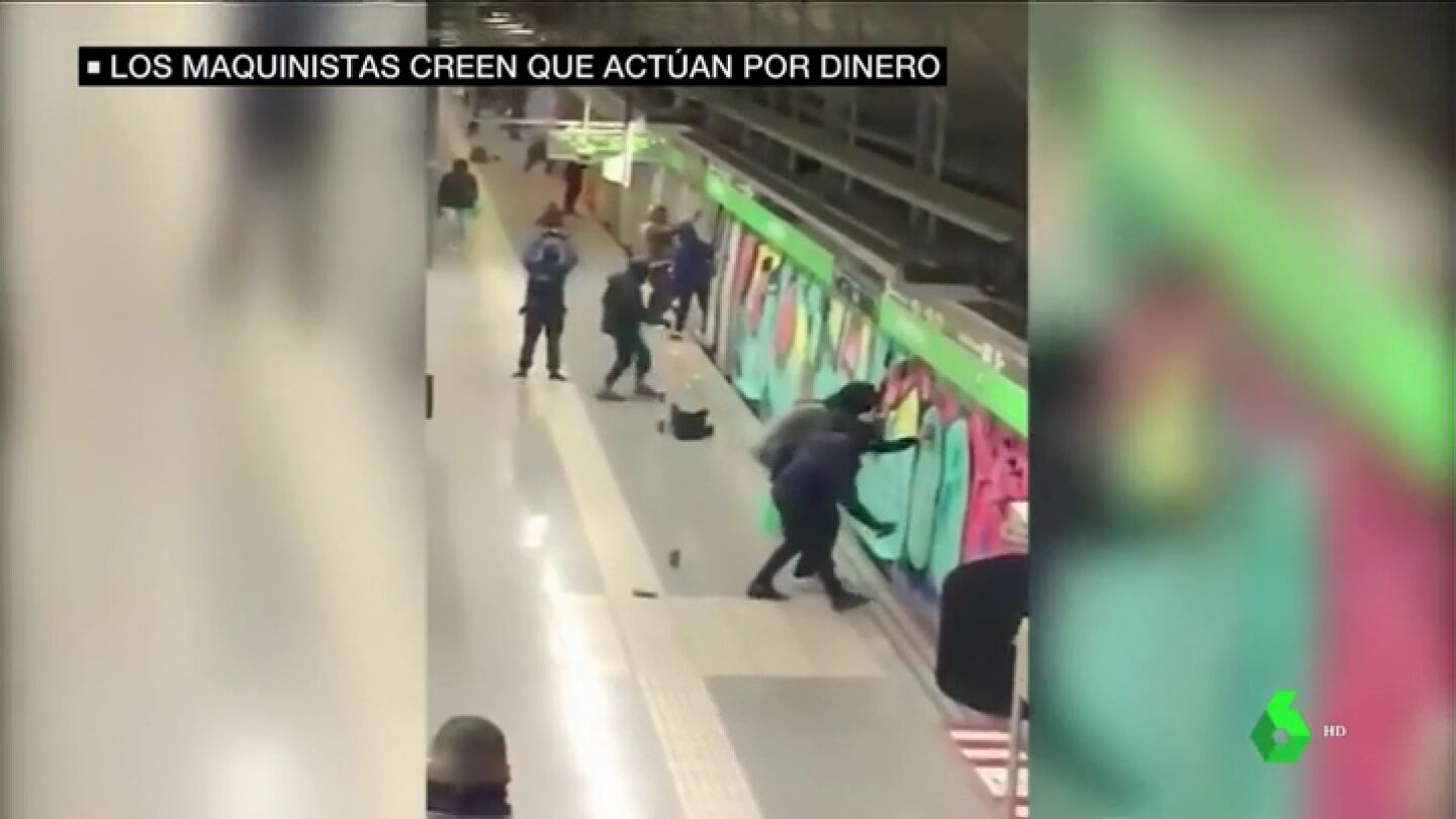 Amenazan, agreden y act&uacute;an con impunidad porque no es un delito: el negocio de los grafiteros en el metro 