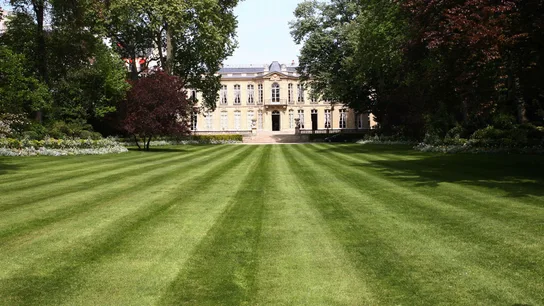 Los jardines de Matignon, en París Los jardines de Matignon, en París