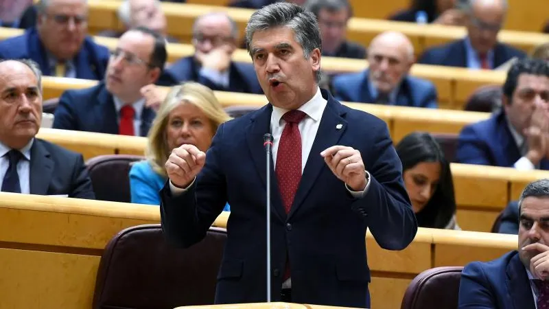 El portavoz popular, Ignacio Cosidó, en un pleno del Senado