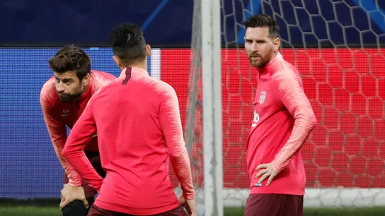 Messi entrena con sus compañeros en San Siro Messi entrena con sus compañeros en San Siro