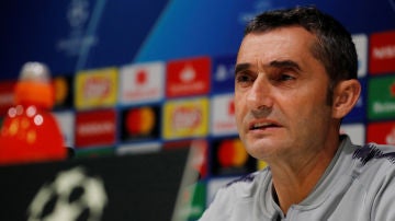 Ernesto Valverde atiende a los periodistas