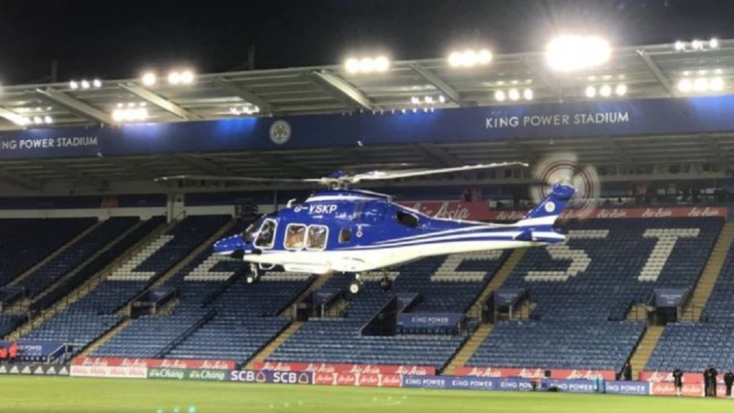 El helicóptero del dueño del Leicester despega del estadio del equipo inglés El helicóptero del dueño del Leicester despega del estadio del equipo inglés