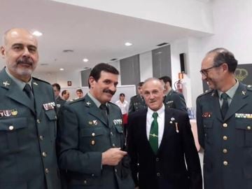 Manuel Murillo, francotirador detenido por querer matar a Sánchez, junto a guardias civiles Manuel Murillo, francotirador detenido por querer matar a Sánchez, junto a guardias civiles