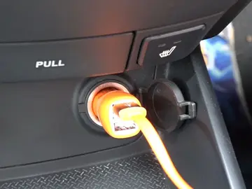 Toma del mechero del coche Toma del mechero del coche