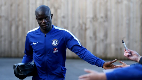 Kanté saluda a los aficionados del Chelsea Kanté saluda a los aficionados del Chelsea
