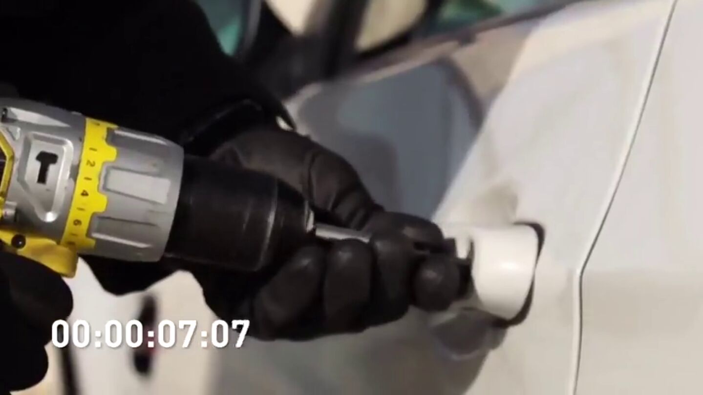 "Llegan con un veh&iacute;culo r&aacute;pido, entran de manera violenta y se llevan la mayor cantidad de objetos": el modus operandi de 'la banda del BMW' en Equipo de Investigaci&oacute;n 