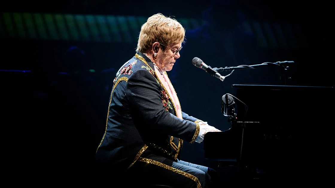 Elton John en uno de sus últimos conciertos