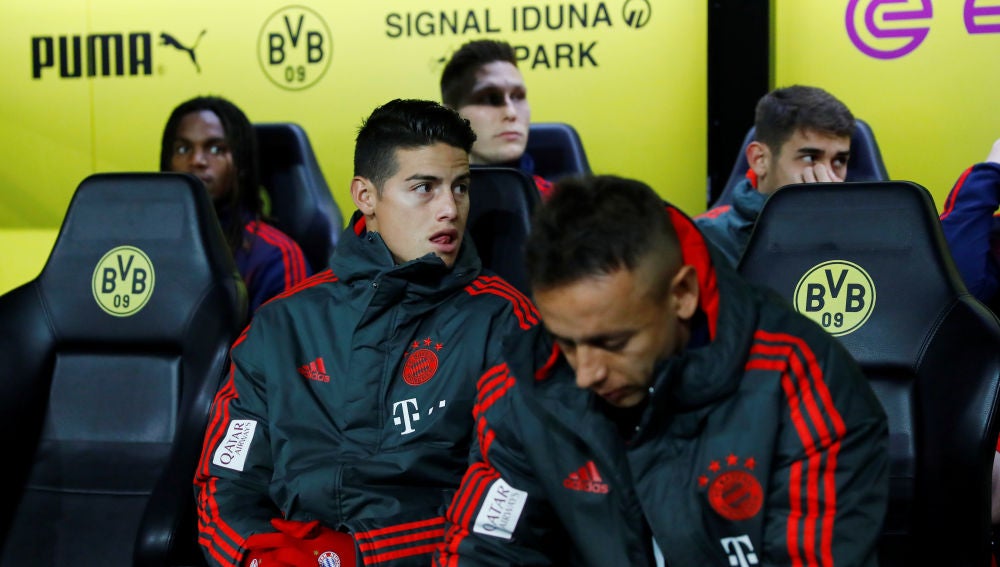 James Rodríguez, en el banquillo del Bayern de Múnich