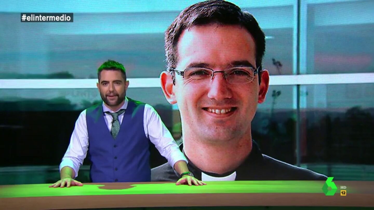 Dani Mateo alucina con las teor&iacute;as de un sacerdote argentino: "S&iacute;, en Canad&aacute; hay naves llenas de ni&ntilde;os transg&eacute;nero raptados"