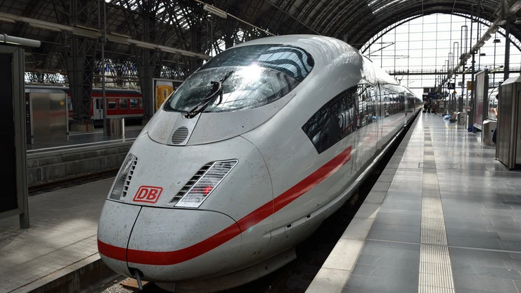 Un tren en una estación de Alemania