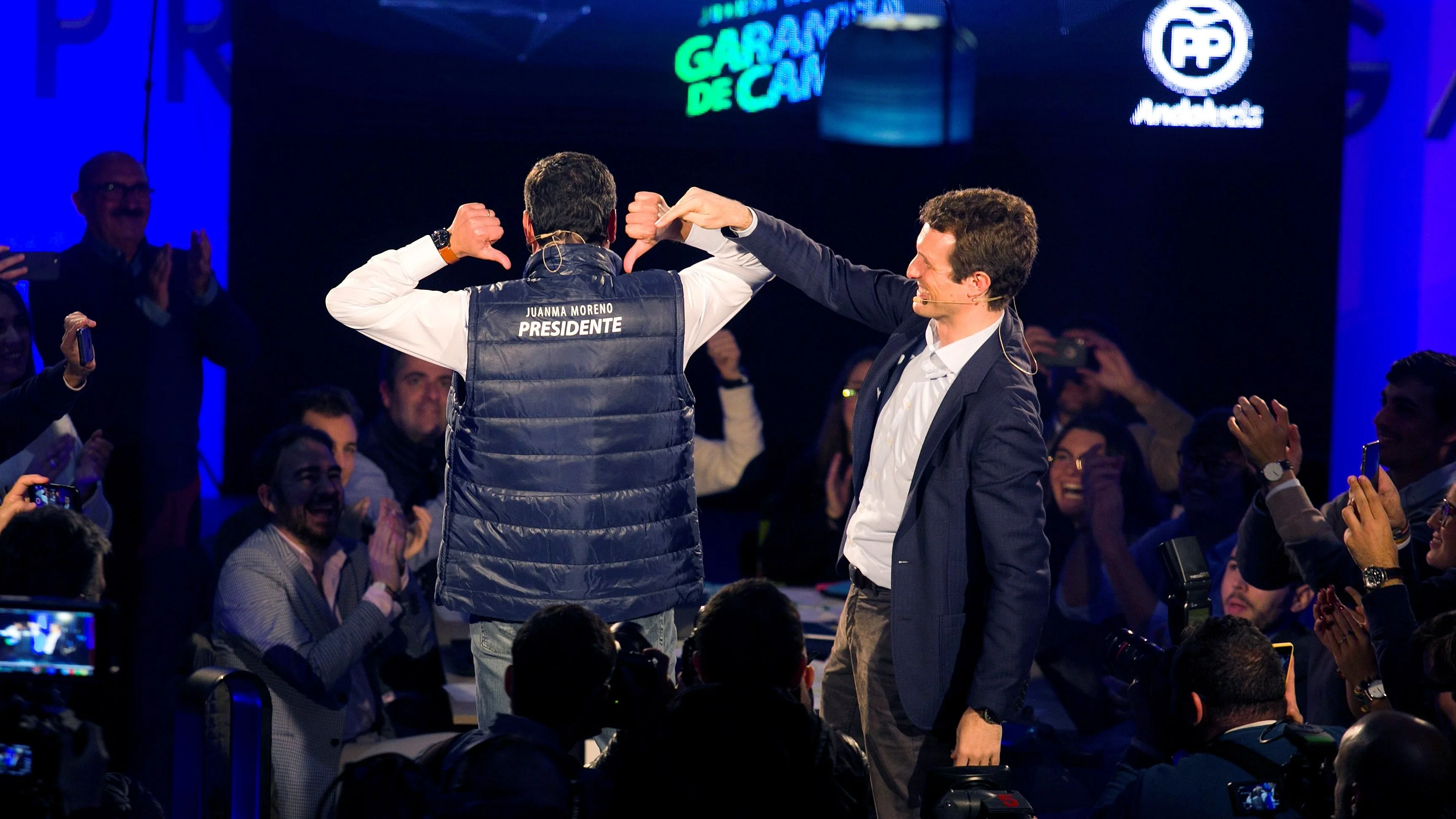 El presidente del PP, Pablo Casado, junto al candidato del PP de Andalucía Juanma Moreno