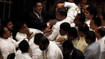 Violencia en el Parlamento de Sri Lanka