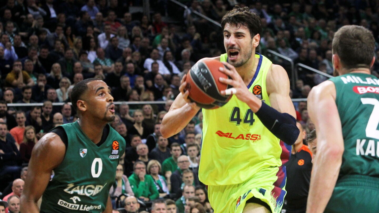 Tomic penetra a canasta ante el Zalgiris