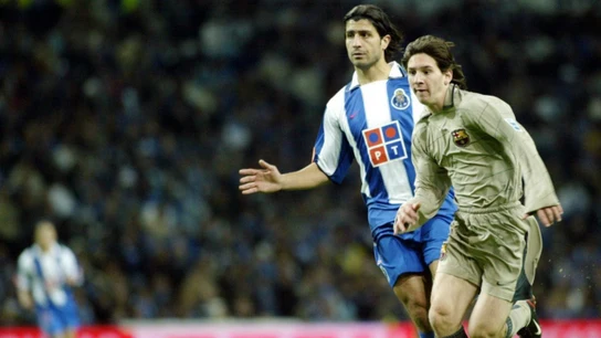 Messi, durante su debut contra el Oporto Messi, durante su debut contra el Oporto