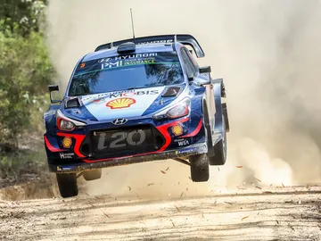 Thierry Neuville pierde, tras ocho tramos, más de un minuto Thierry Neuville pierde, tras ocho tramos, más de un minuto