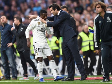 Solari da indicaciones a Vinicius Solari da indicaciones a Vinicius