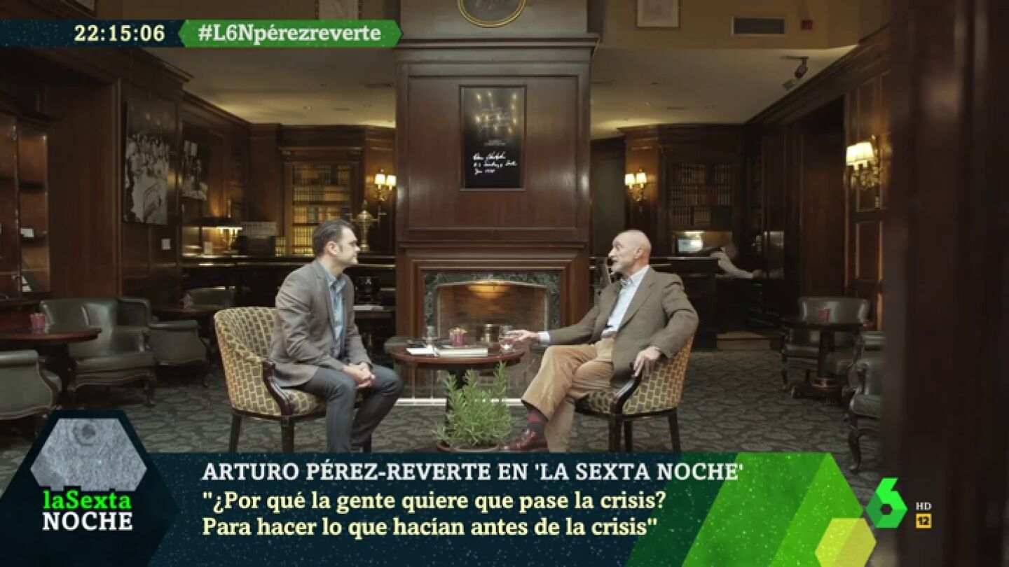 La alarma de Arturo P&eacute;rez-Reverte sobre los problemas del siglo XXI: "La clase media est&aacute; desapareciendo"