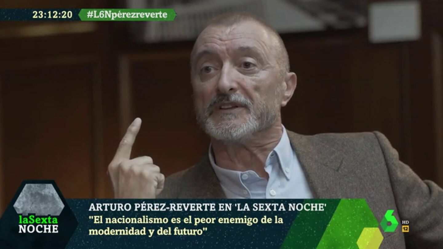La cr&iacute;tica de Arturo P&eacute;rez-Reverte a la izquierda y los nacionalismos: "Es triste que VOX crezca pero m&aacute;s que les den argumentos para crecer"