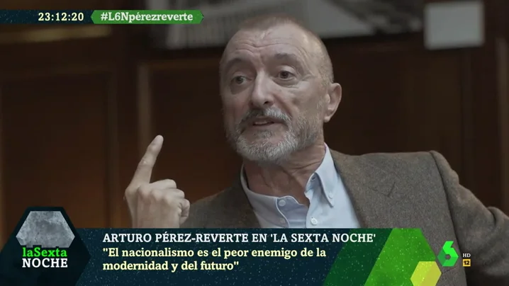 La crítica de Arturo Pérez-Reverte a la izquierda y los nacionalismos: "Es triste que VOX crezca pero más que les den argumentos para crecer"