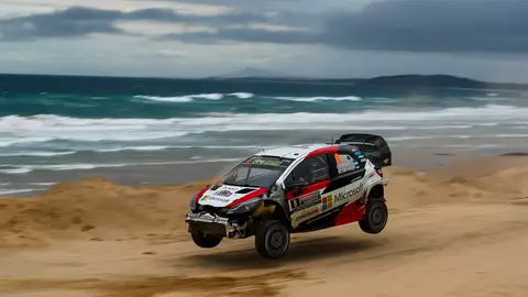 Ott Tänak es líder en Australia pero debe esperar un error de Ogier Ott Tänak es líder en Australia pero debe esperar un error de Ogier