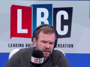 Un hombre que votó a favor del 'Brexit' llama a un programa de radio para pedir disculpas y rompe a llorar: "¿Qué le he hecho a mi país?" Un hombre que votó a favor del 'Brexit' llama a un programa de radio para pedir disculpas y rompe a llorar: "¿Qué le he hecho a mi país?"
