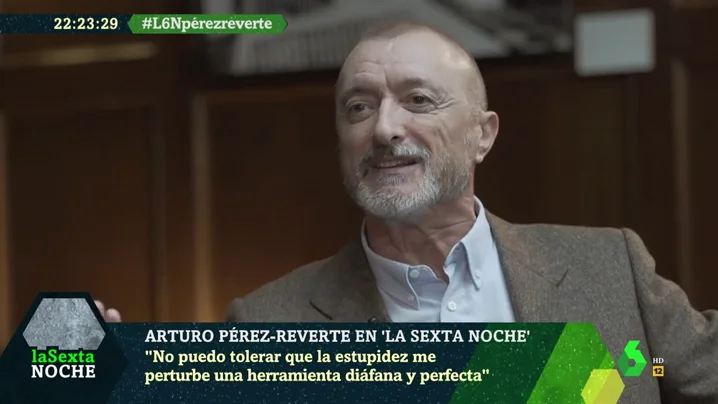 Esto es lo que le parece a Arturo Pérez-Reverte que Iñaki López desee unas "buenas noches a todxs y todes" en laSexta Noche