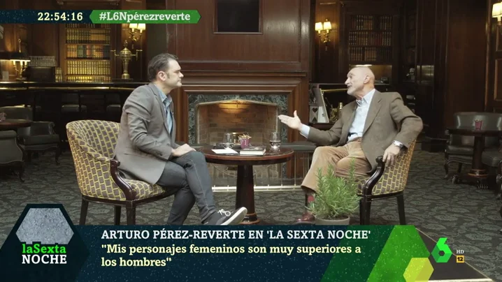 El mensaje de Arturo Pérez-Reverte a las feministas que le critican: "El peor cáncer de la sociedad es la estupidez"