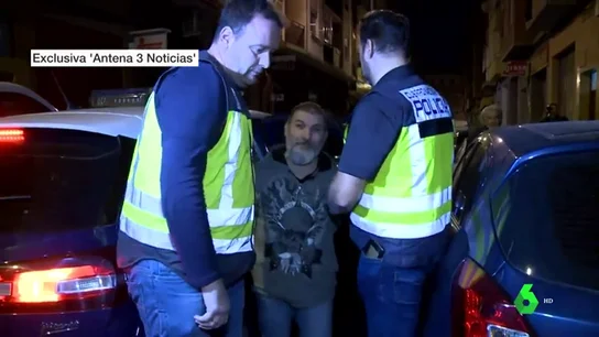 Imagen de César Román tras el registro de su casa Imagen de César Román tras el registro de su casa