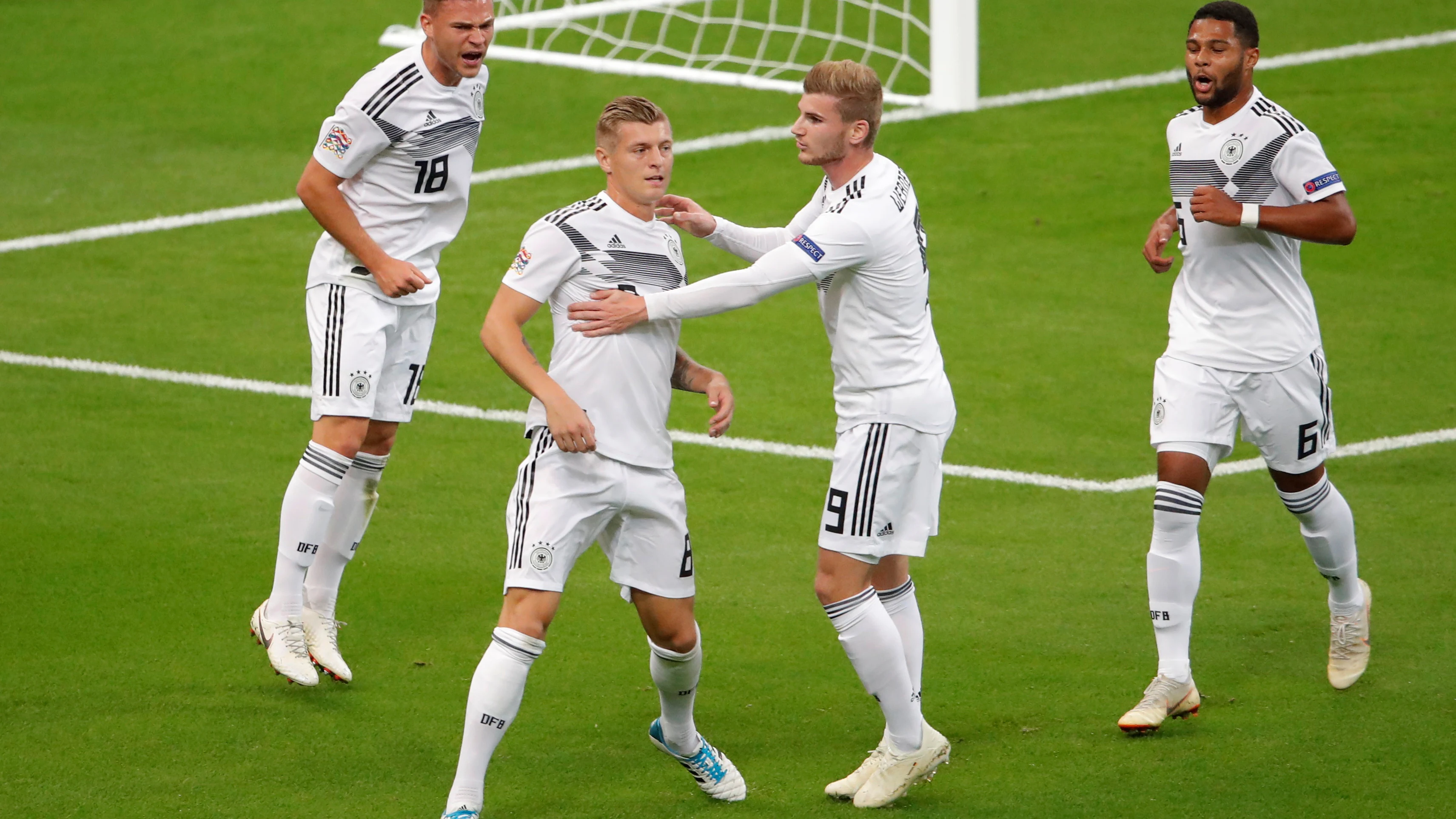 Werner felicita a Toni Kroos tras marcar con Alemania