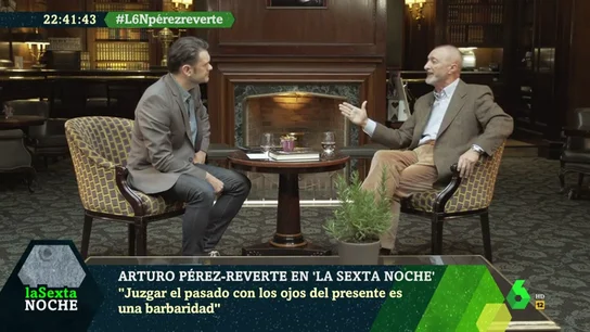 Arturo Pérez-Reverte responde a los críticos con el descubrimiento de América: "Juzgar el pasado con ojos del presente es una barbaridad" Arturo Pérez-Reverte responde a los críticos con el descubrimiento de América: "Juzgar el pasado con ojos del presente es una barbaridad"
