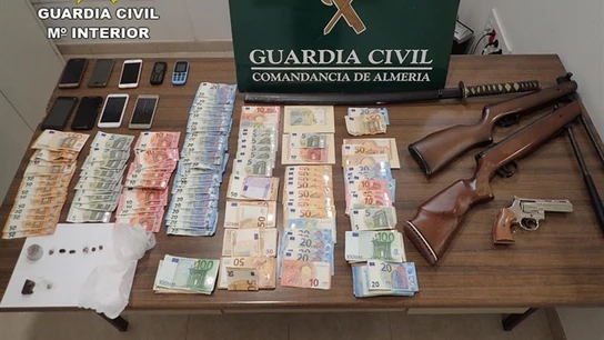 Incautación hecha en el desmantelamiento de un clan familiar dedicado a la venta de droga Incautación hecha en el desmantelamiento de un clan familiar dedicado a la venta de droga