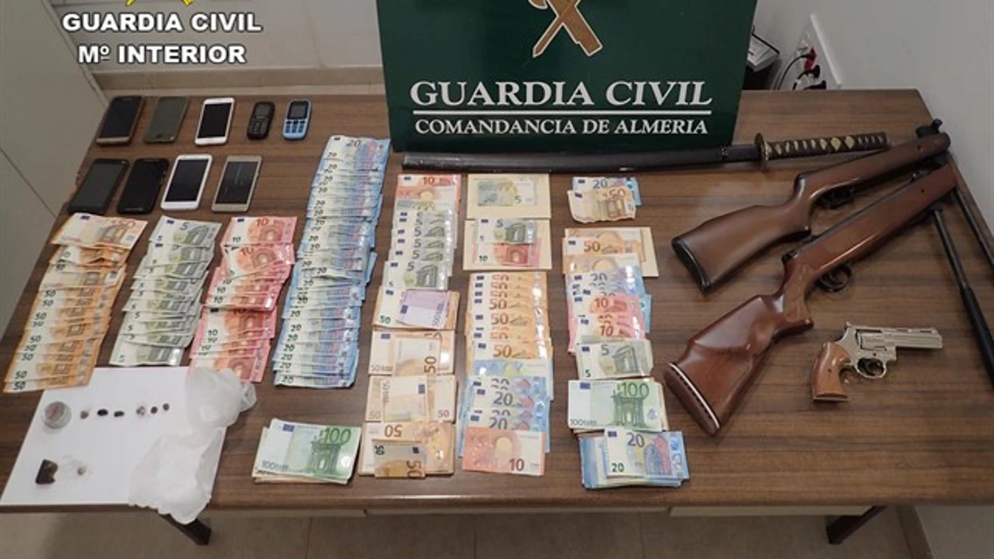 Incautación hecha en el desmantelamiento de un clan familiar dedicado a la venta de droga Incautación hecha en el desmantelamiento de un clan familiar dedicado a la venta de droga