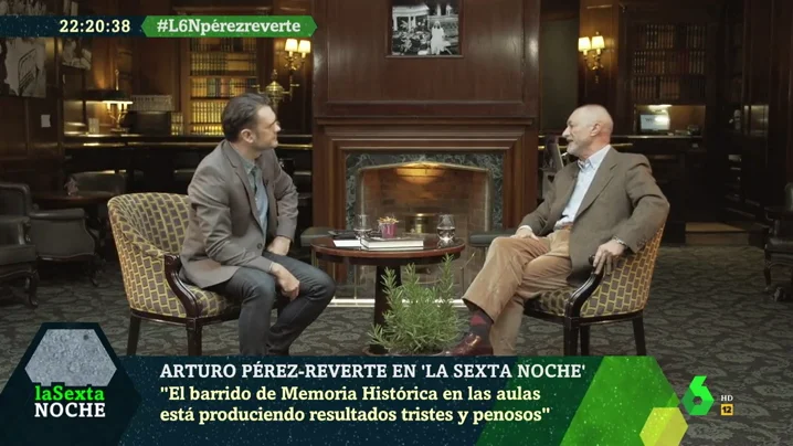 La dura crítica de Arturo Pérez-Reverte a la Educación en España: "El sistema tiende a aplastar la inteligencia en las aulas y conformar una papilla mediocre de baja calidad"