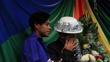 Pareja LGTBI celebrando una boda en Tijuana